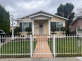 520 W 91st St in Los Angeles, CA - Building Photo