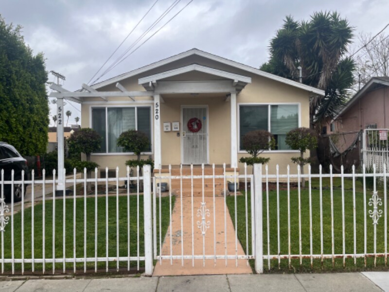 520 W 91st St in Los Angeles, CA - Building Photo