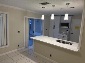 11077 Longboat Dr in Hollywood, FL - Building Photo - Building Photo