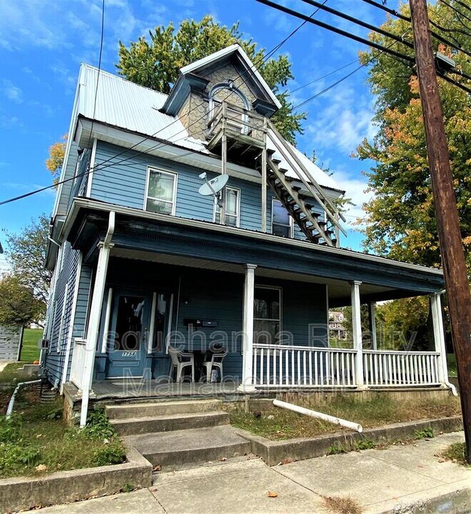 175 E Derry Rd Photo