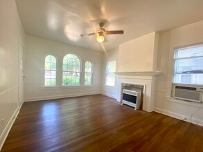 3207 1/2 Harris Park Ave in Austin, TX - Foto de edificio - Building Photo