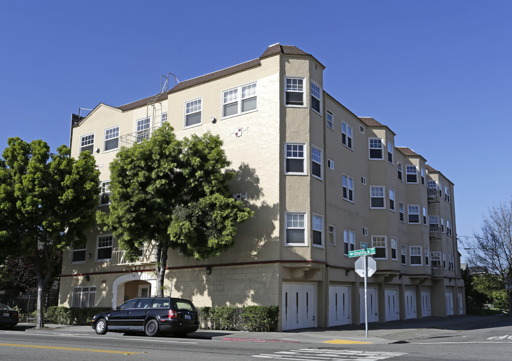 5527 Shattuck Ave in Oakland, CA - Foto de edificio