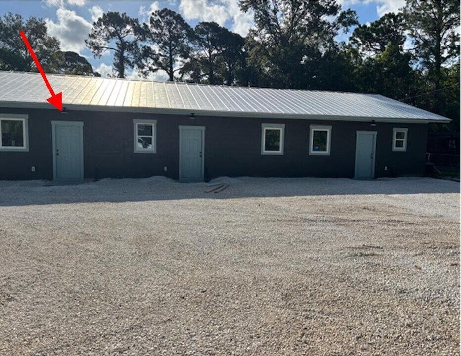 348 12th St in Apalachicola, FL - Building Photo