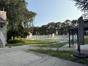 2138 Whitesville Rd in Toms River, NJ - Foto de edificio - Building Photo