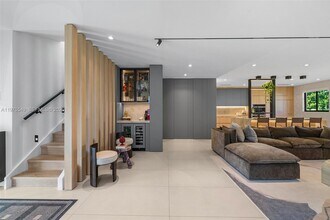 1077 Golden Cane Dr in Weston, FL - Building Photo - Building Photo