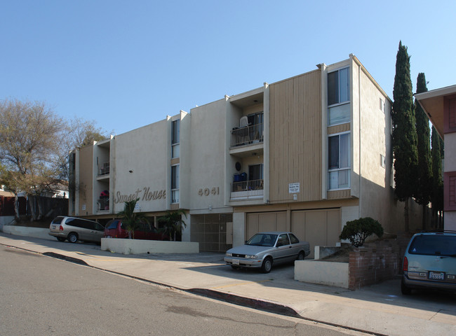 Sunset House in San Diego, CA - Building Photo - Building Photo