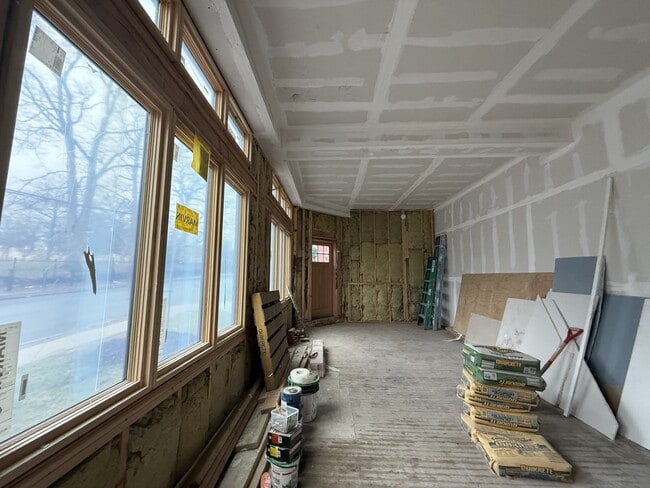 166 Ward St, Unit Commercial Spot in Hartford, CT - Building Photo - Building Photo