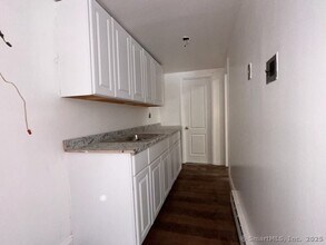 1295 E Main St in Waterbury, CT - Building Photo - Building Photo