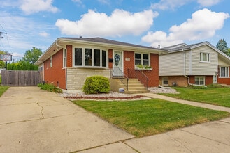 5936 W 97th St in Oak Lawn, IL - Building Photo - Building Photo