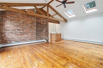 239 Bradley St in New Haven, CT - Building Photo - Building Photo