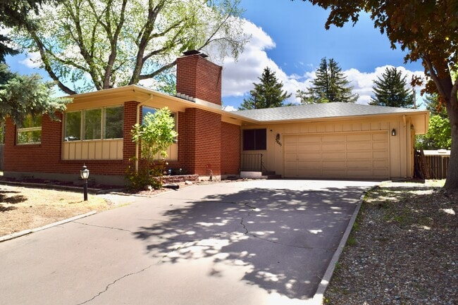 property at 3845 Linda Vista Ln