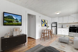 818 Vine St in Lansing, MI - Building Photo - Building Photo