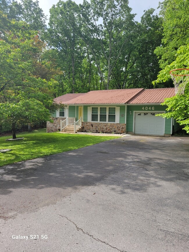 property at 4046 Sioux Rd