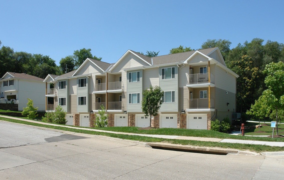 Spring Lake Apartments in Omaha, NE - Building Photo