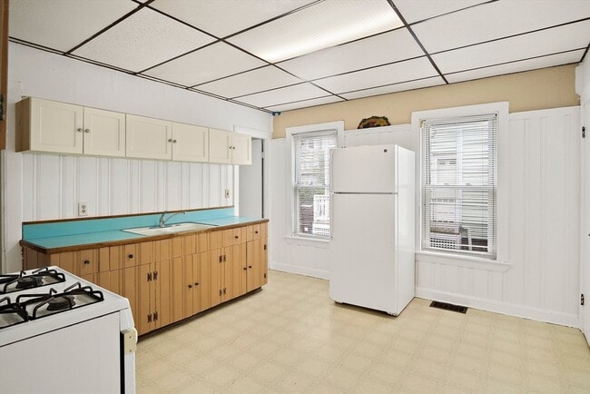 4 Harris Ave in Everett, MA - Building Photo - Building Photo