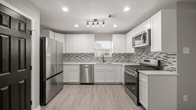 11330 Murr Way in Houston, TX - Building Photo - Building Photo