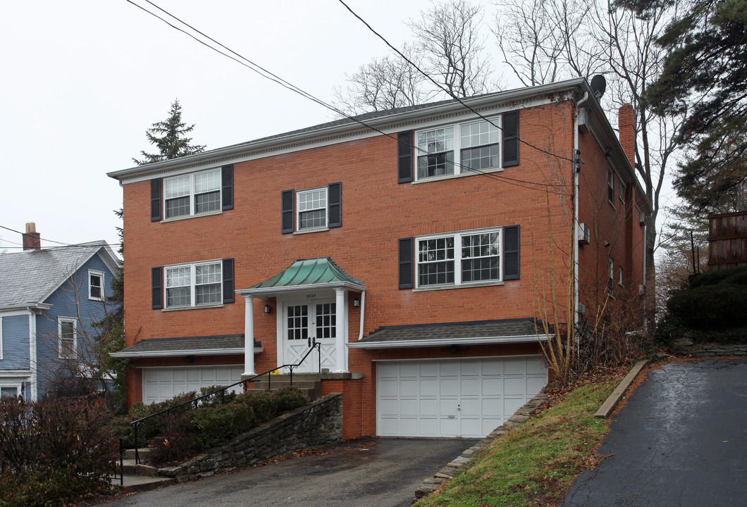 2909 Van Dyke Dr in Cincinnati, OH - Foto de edificio