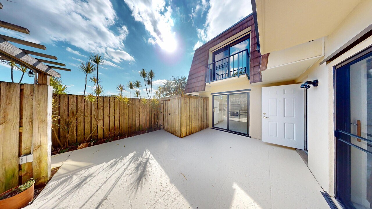 306 3rd Ln in Palm Beach Gardens, FL - Foto de edificio