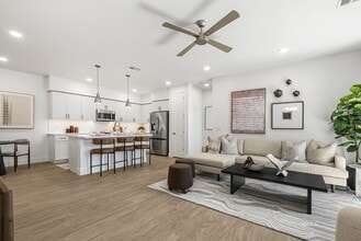 The Stately Avondale in Avondale, AZ - Foto de edificio - Building Photo