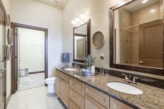 Gables 6464 San Felipe in Houston, TX - Building Photo - Building Photo