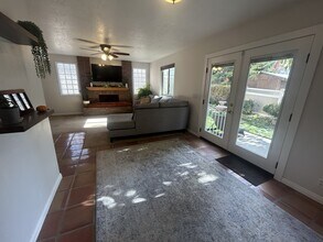 1094 Gravel Hills Dr in Sandy, UT - Building Photo - Building Photo