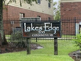 612 S Kenilworth Pkwy in Baton Rouge, LA - Building Photo