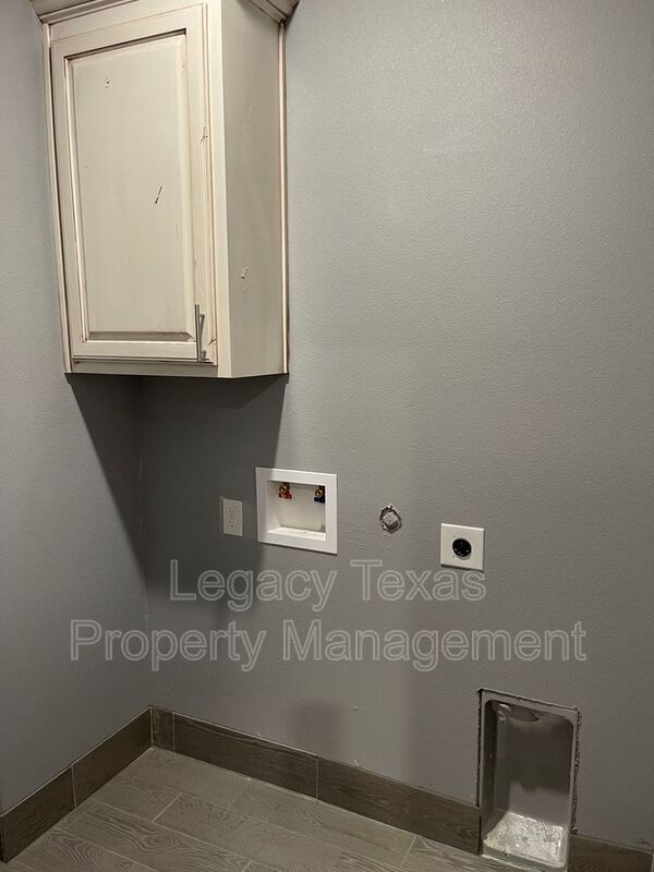 216 Cleveland St in Cleburne, TX - Building Photo - Building Photo