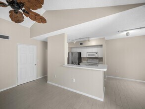 284 Village Blvd in Tequesta, FL - Building Photo - Building Photo