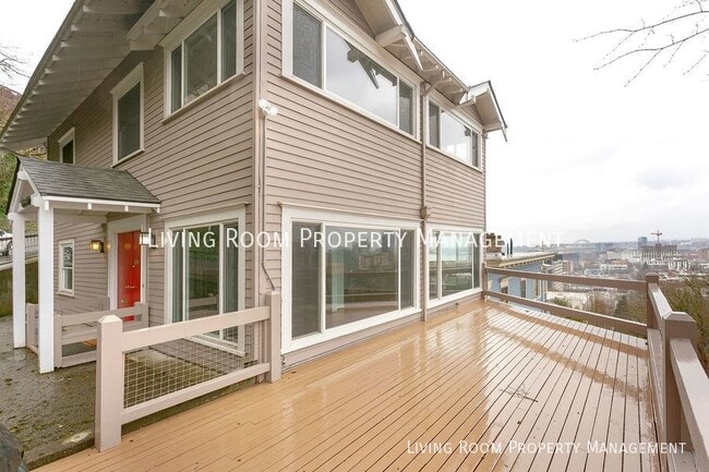 property at 1531 SW Upper Hall St