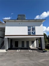 210 SE 10th St in Hallandale Beach, FL - Building Photo - Building Photo