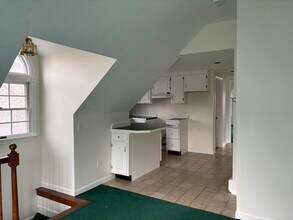 133 Vernon St, Unit Third Floor Apartment in Norwood, MA - Building Photo - Building Photo