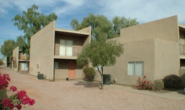 Palomino Pointe in Phoenix, AZ - Building Photo - Building Photo