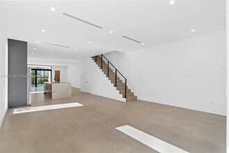3026 Aviation Ave in Miami, FL - Building Photo - Building Photo