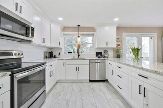 1045 Washington St in Newton, MA - Building Photo - Building Photo