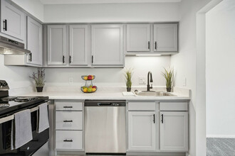 Center Court Apartments in Columbus, OH - Foto de edificio - Building Photo