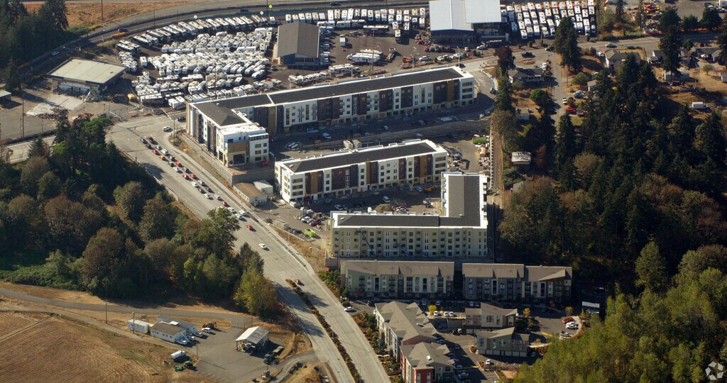 Alexan Gateway Apartments in Kent, WA