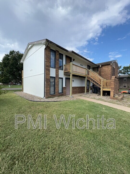 6832 W Par Ln in Wichita, KS - Building Photo