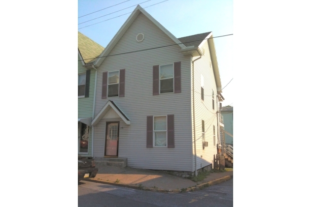 28 N 4th St in Steelton, PA - Foto de edificio - Building Photo