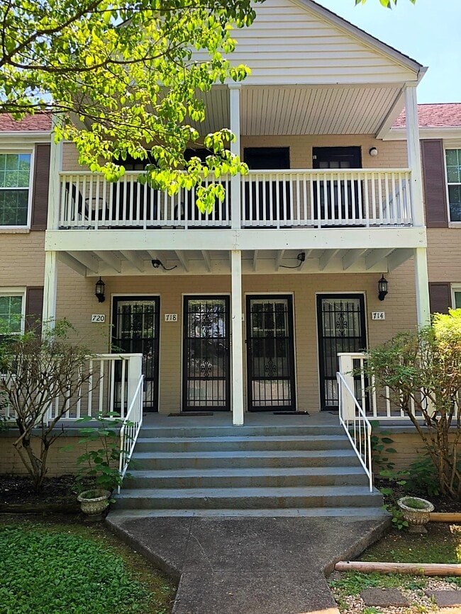 property at 718 Lawrence Ave