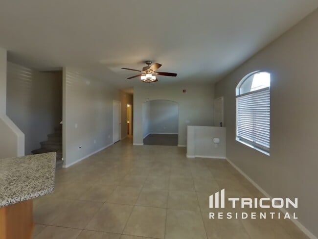 17365 N Cave Creek Rd in Phoenix, AZ - Building Photo - Building Photo