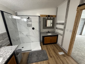 4313 Midway Rd in Elkhart, IN - Foto de edificio - Building Photo