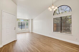 14 Sea Anchor Ct in Sacramento, CA - Building Photo - Building Photo