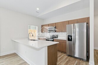 9607 E Annabelle Cir in Wichita, KS - Building Photo - Building Photo