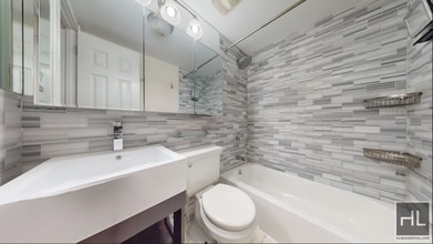 West 14th Street in New York, NY - Foto de edificio - Building Photo