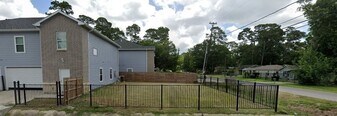 8203 Oak Knoll Ln in Houston, TX - Building Photo
