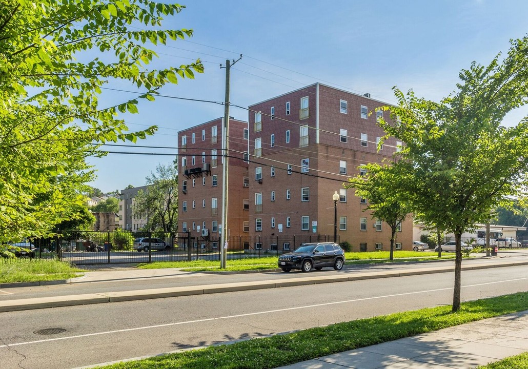 704 51st St NE in Washington, DC - Foto de edificio