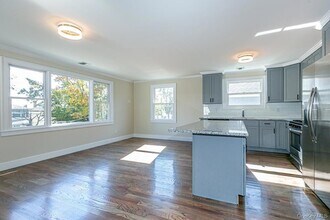 207 Nassau Blvd in Garden City, NY - Foto de edificio - Building Photo