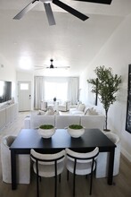 693 Harvey St in Englewood, FL - Foto de edificio - Building Photo