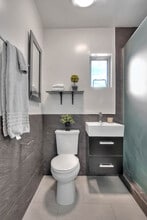 1952 N Beachwood Dr in Los Angeles, CA - Building Photo - Building Photo