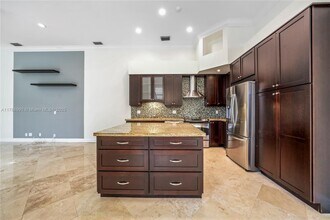 2724 Oakbrook Dr in Weston, FL - Building Photo - Building Photo
